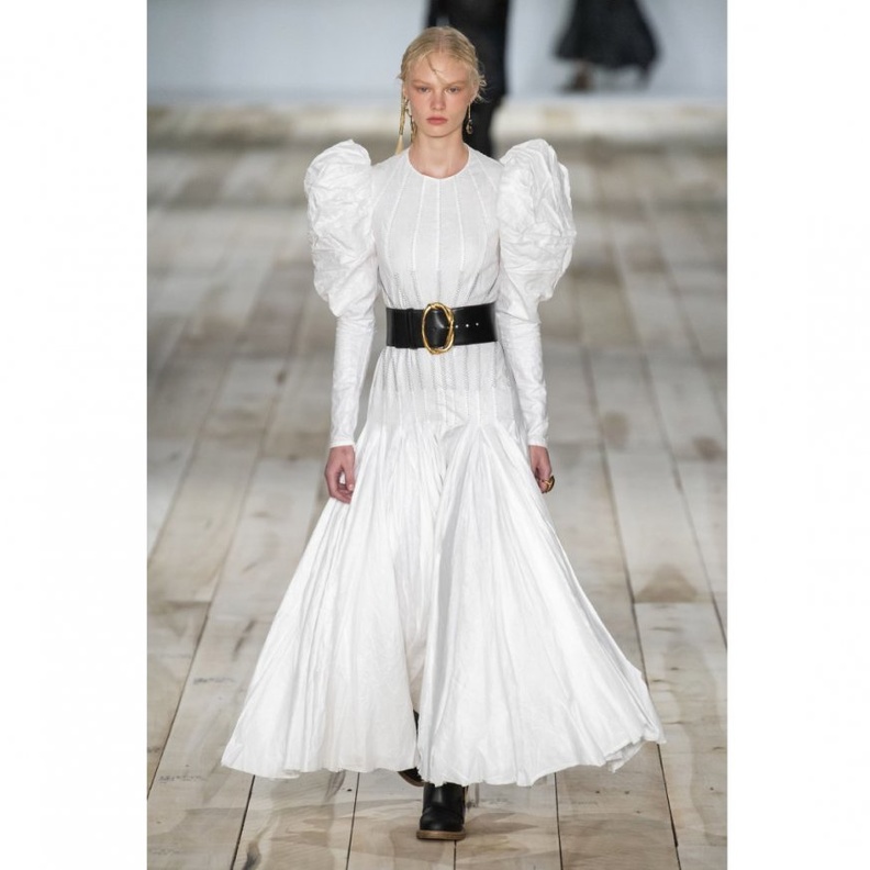  احدث موديلات فساتين سهرة مع الحزام على الخصر من دار Alexander McQueen