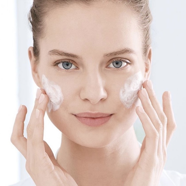 فوائد ماسك الزبادي والنشا للبشرة 