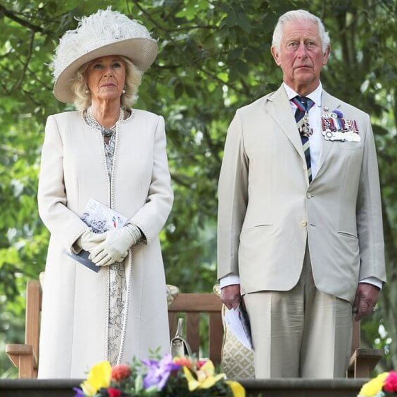  الأمير تشارلز وزوجته يشاركان في احتفالات يوم الانتصار على اليابان