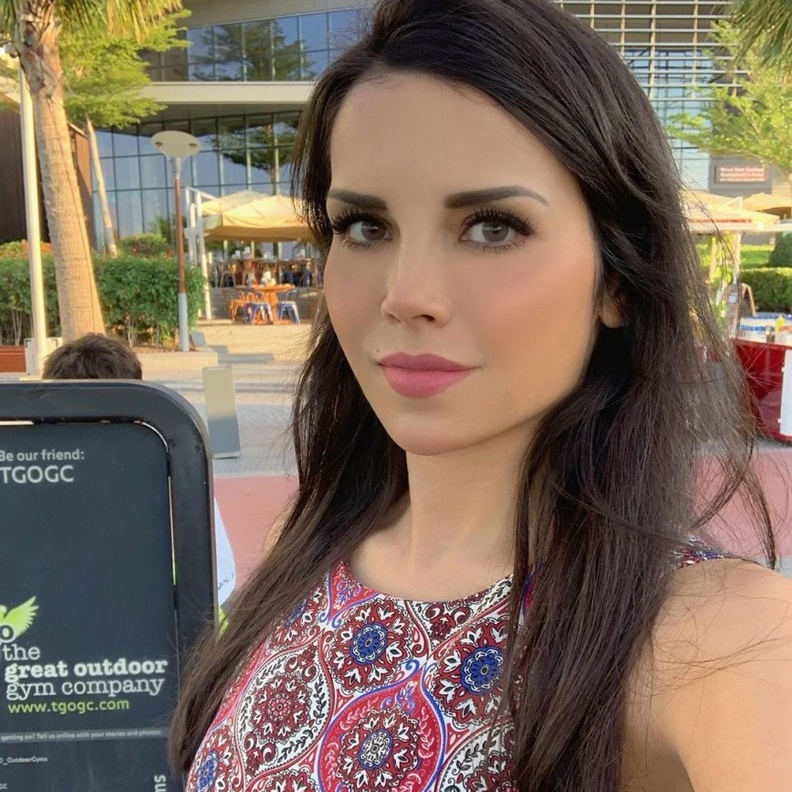 لا تغير رنا عادةً أسلوب مكياجها الكلاسيكي