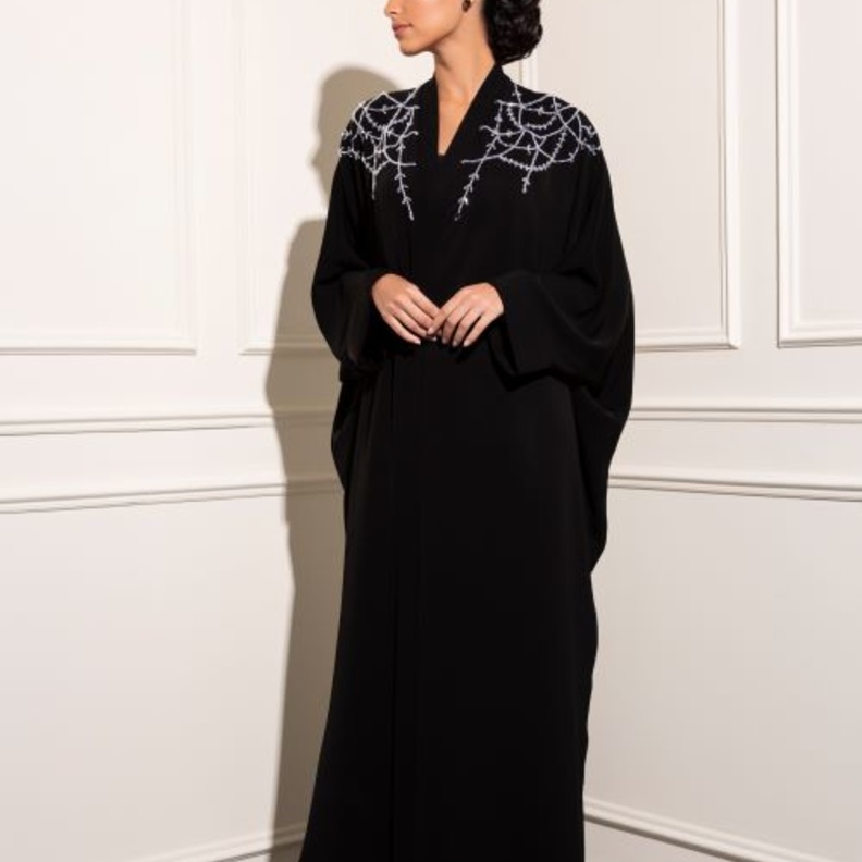 عبايات خليجية فخمة  من الأسود الراقي مع الشكّ الفاخر 