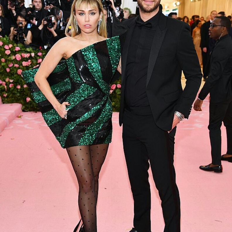 ليام هيمسورث و مايلي سايرس 