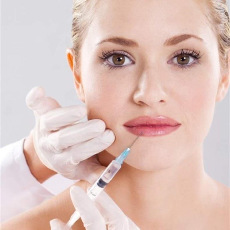 معلومات عن عملية تكبير الشفايف بحقن الفيلر