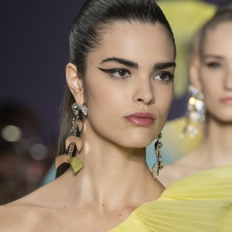  مكياج عيون نيود مع الايلاينر المجنح من Georges Hobeika