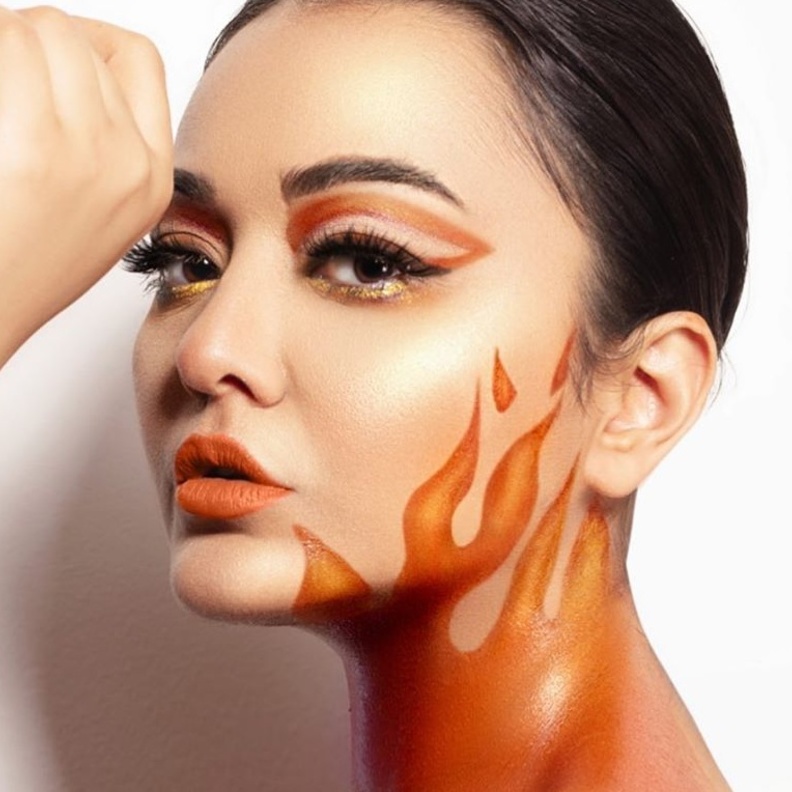 راندا البحيري برسمة مكياج جريئة