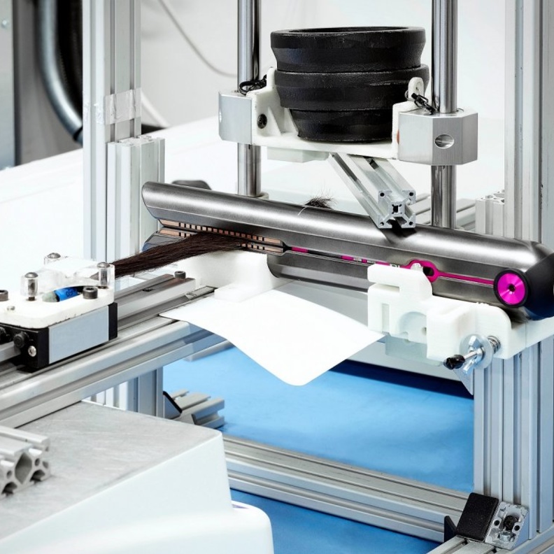 ™Dyson Corrale : جهاز تمليس الشعر الأول بتقنية الألواح المرنة القابلة للثني