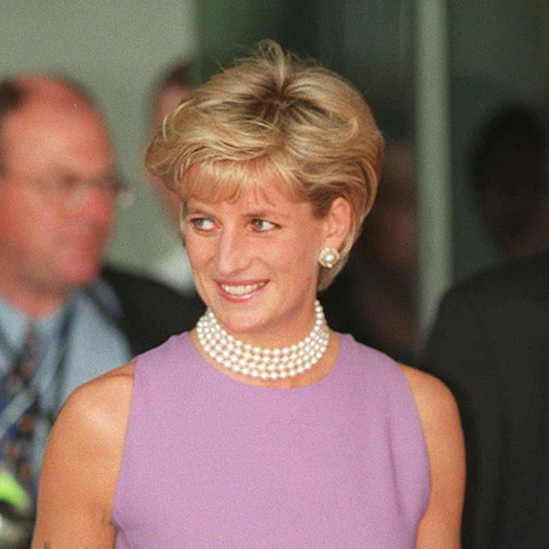 رسائل محبة من كيت وميغان إلى روح الأميرة ديانا بإطلالاتهن