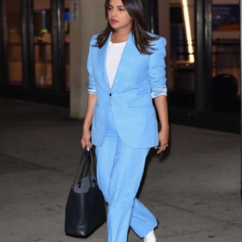  موديلات بدلات رسمية نسائية زرقاء لخريف 2020 من وحي اطلالة Priyanka Chopra