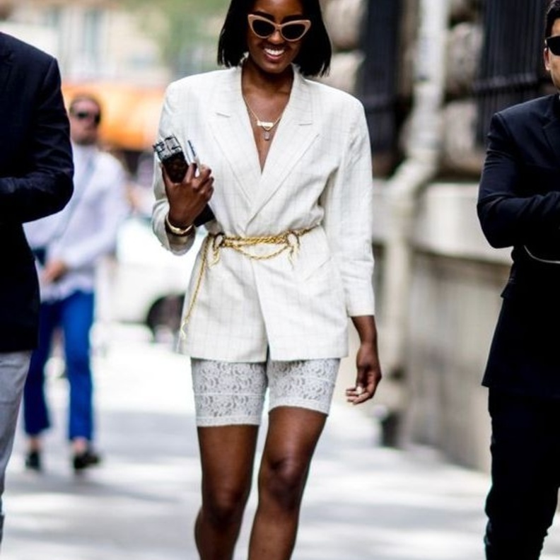  أضيفي حزاماً فوق البليزر لتحديد خصرك