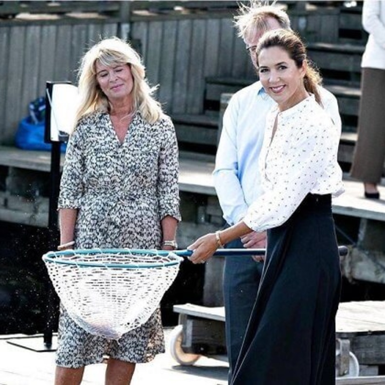 الأميرة ماري تظهر بإطلالة صيفية أنيقة