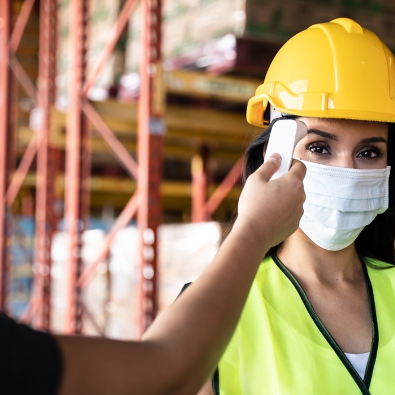 يشكك الباحثون بفاعلية قياس الحرارة صباحاً لكشف الاصابة بكورونا