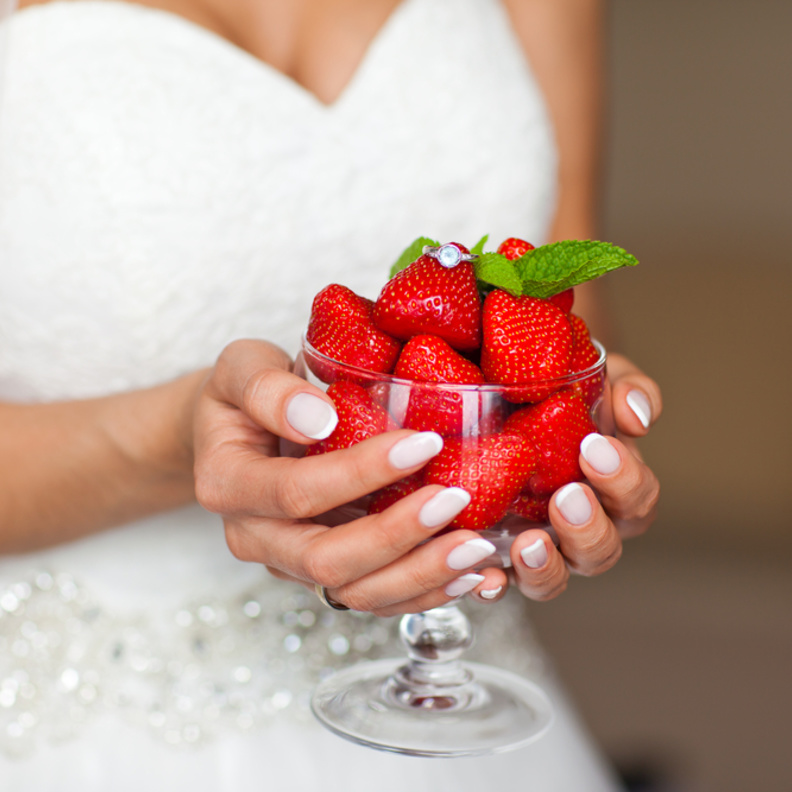 فوائد الفراولة الصحية لرشاقة العروس