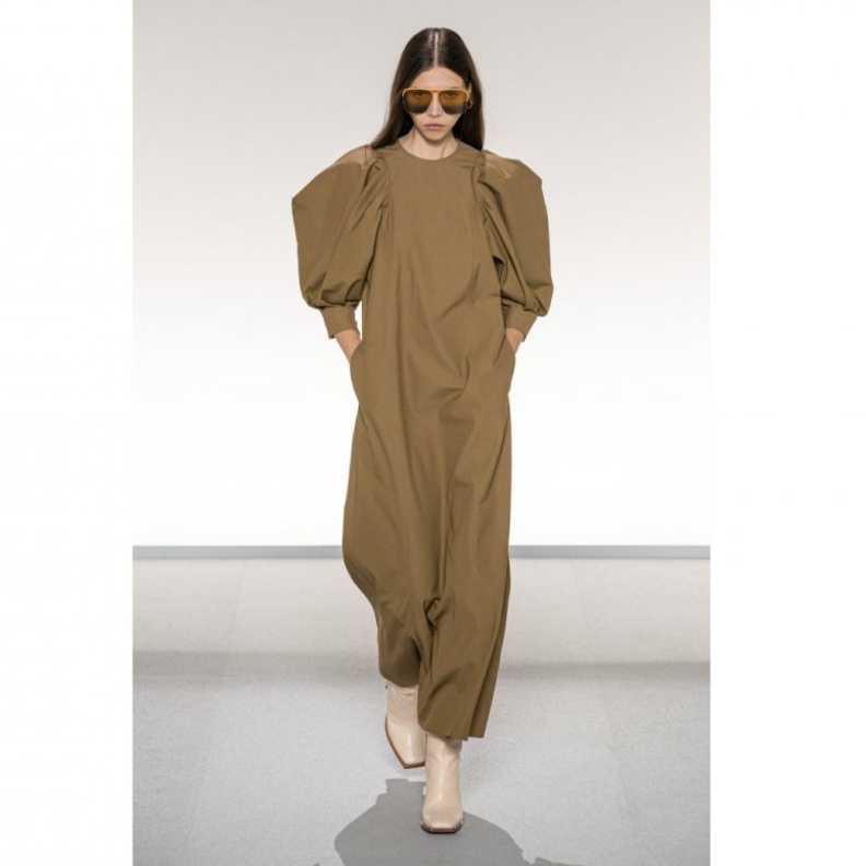  موديلات جمبسوت محتشمة للمحجبات وموحدة من ناحية اللون من دار Givenchy