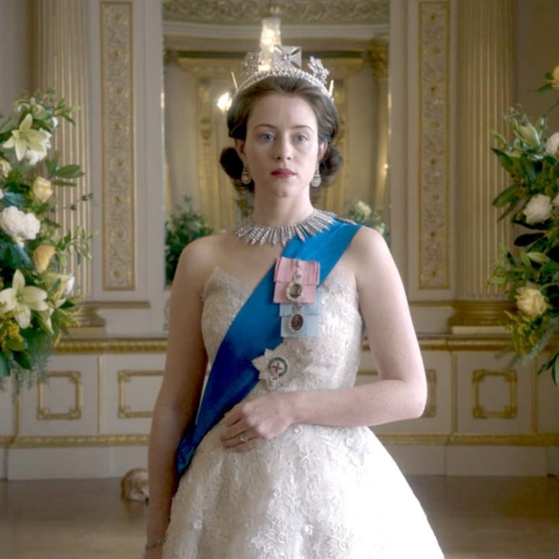 مصمموا أزياء " The Crown".. صنعوا دراما ملحمية بالخيوط والقماش