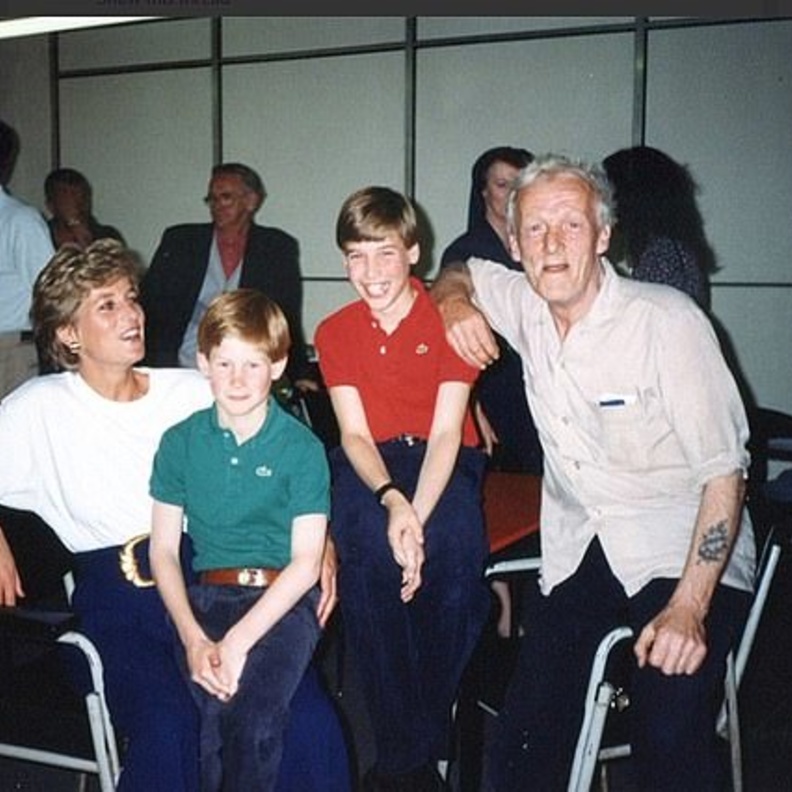 فيلم وثائقي جديد: أميرة القلوب كانت تصطحب ابنيها ويليام وهاري في الصغر إلى ملاجئ المشردين