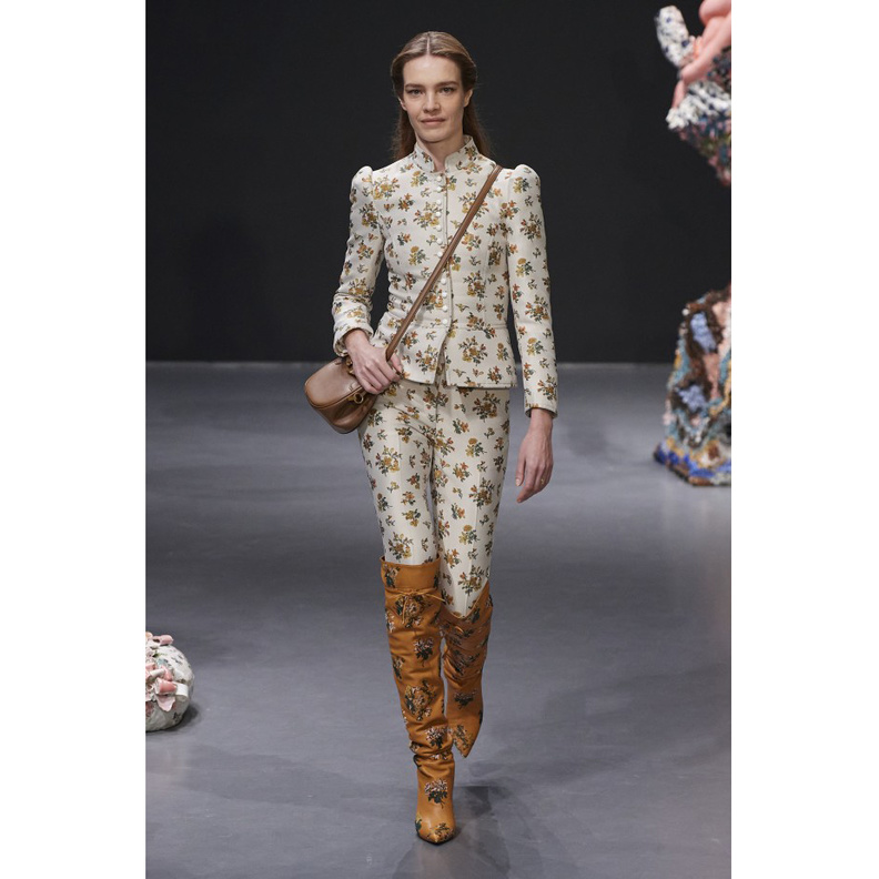 صيحات نقشات الخريف من الورود من Tory Burch