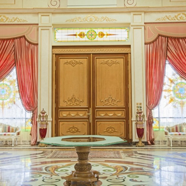 "بدأت رحلتنا في عالم التصميم الداخلي الفخم الذي يمتاز بدراسة حاجة العميل، والعمل على راحته "