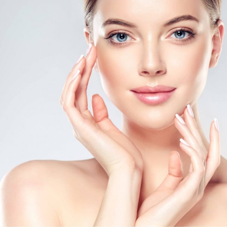 احصلي على بشرة نضرة خالية من العيوب من خلال تقنية الديرما بلانينج