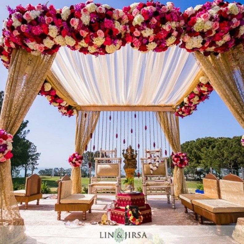 اجمل الافكار لتزيين حفل الزفاف الصيفي بأزهار الأقحوان