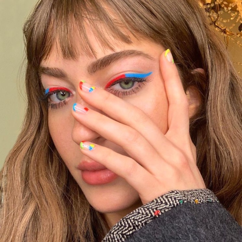 يمكنك مطابقة المناكير مع الآيلاينر المسحوب