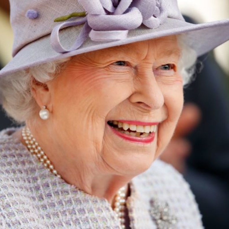 الملكة إليزابيث الثانية تضع مكياجها بنفسها بإستثناء مناسبة واحدة.. فما هي؟