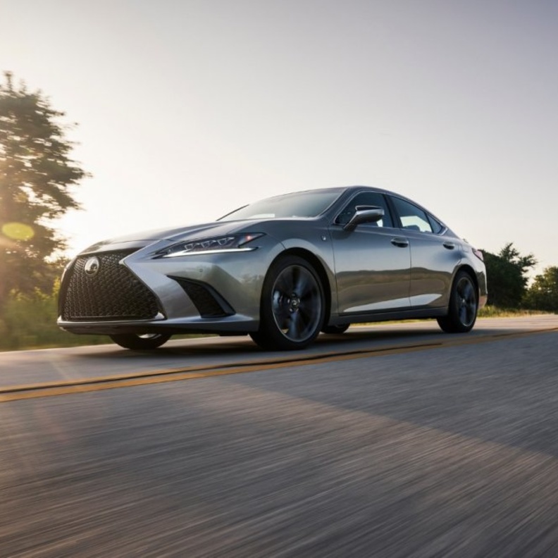  لكزس تطرح نموذج جديد من سيارات ESالفاخرة