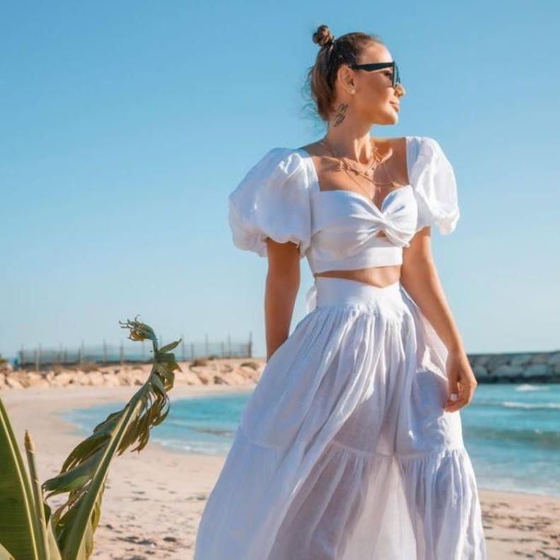 غنى غندور تألقت بالكروب توب والتنورة الماكسي