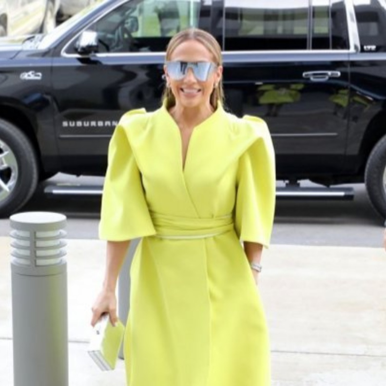 افكار تنسيق الاكسسوارات العصرية على طريقة جينيفر لوبيز