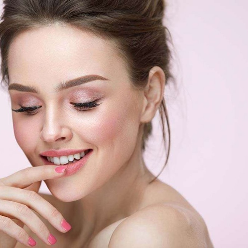 طريقة توريد الشفايف طبيعيا باستخدام التوت