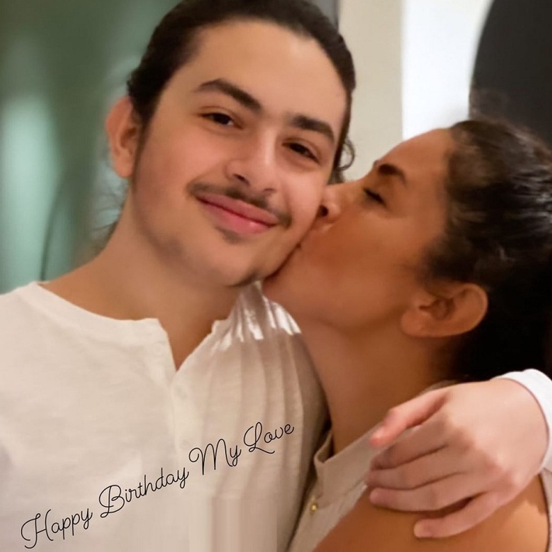 ديمة بياعة وابنها