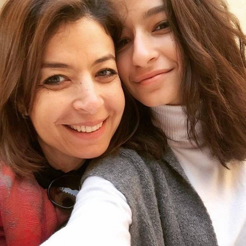منال سلامة وابنتها