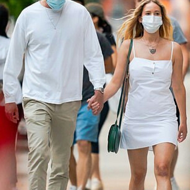 جينيفر لورانس و كوك ماروني 