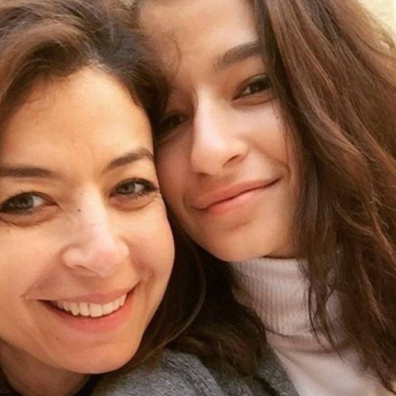 منال سلامة وابنتها