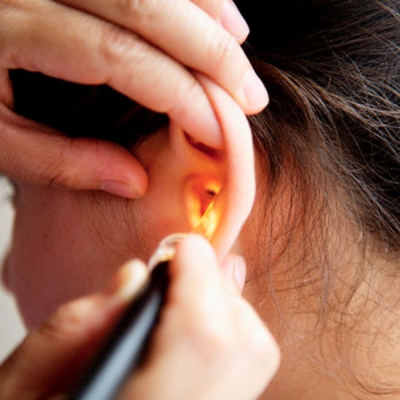 أعراض انسداد الأذن وطرق علاجها