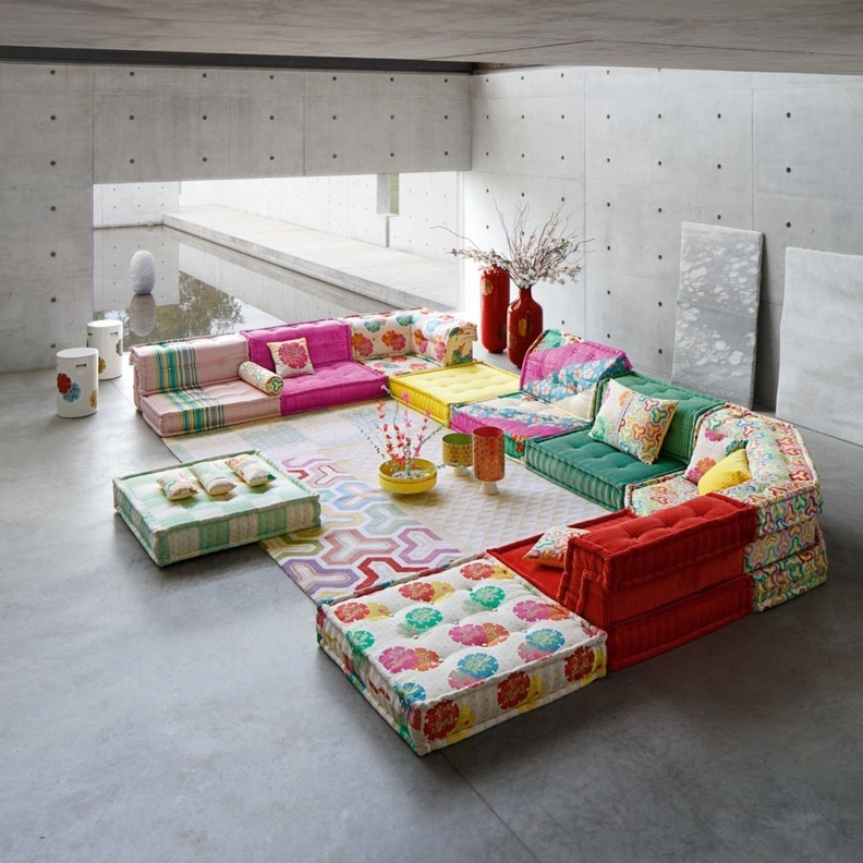  أقمشة كينزو الراقية في تصميم غرفة معيشة من Roche Bobois