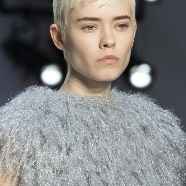 تسريحات شعر ذكورية للنساء في اطلالات خريف 2020 من J.W. Anderson