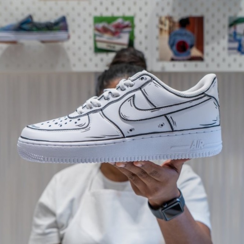 مركز تخصيص المنتجات في Level Shoes