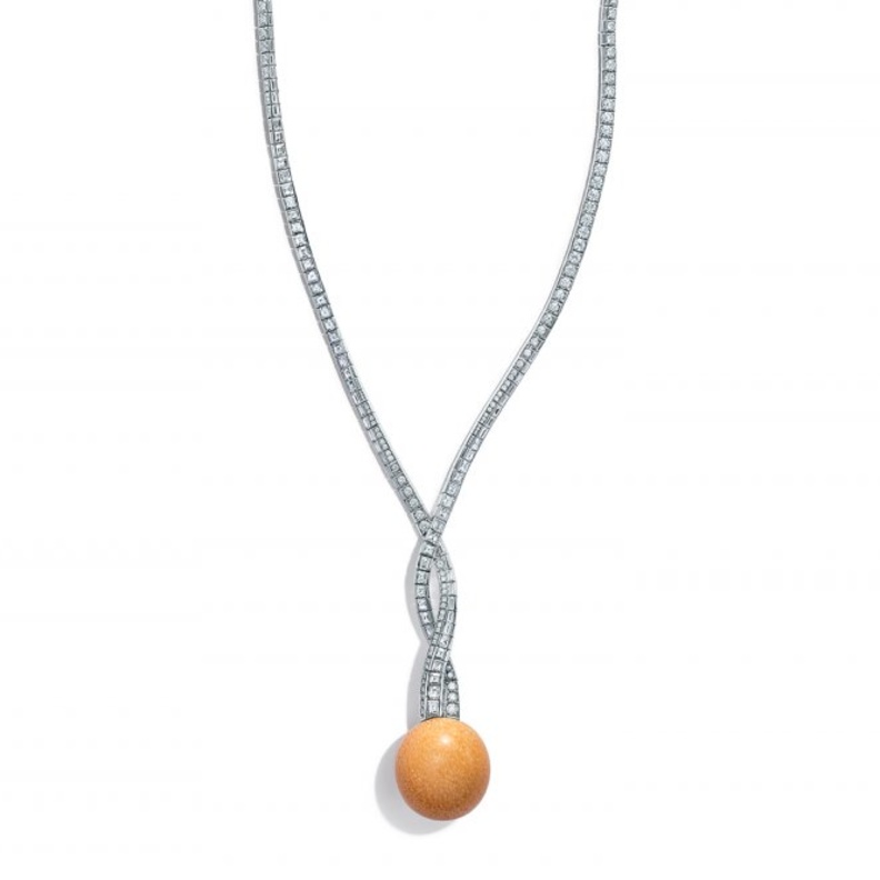 قلادات فاخرة مزينة بالالماس باغيت