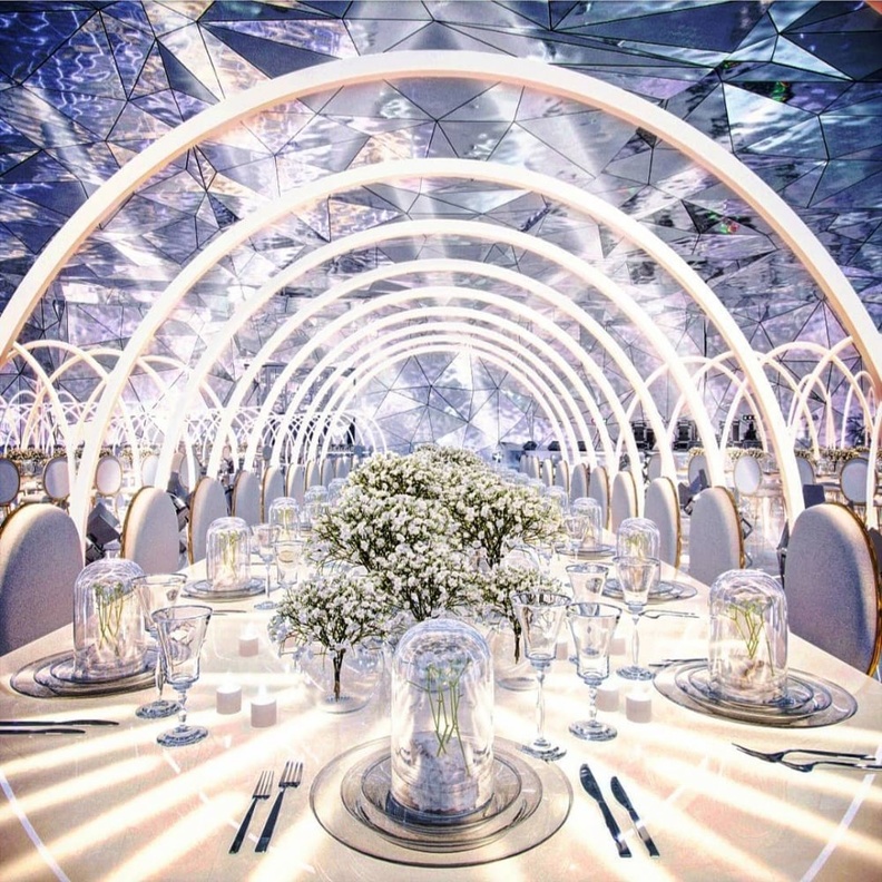 افكار ملوكية لزفاف حالم بالأبيض الناصع من تصميم Ali Bakhti