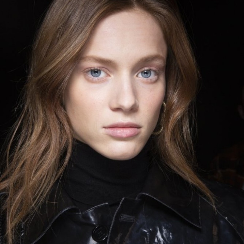 الوان صبغات شعر بنية بتدرحات مشرقة من Etro