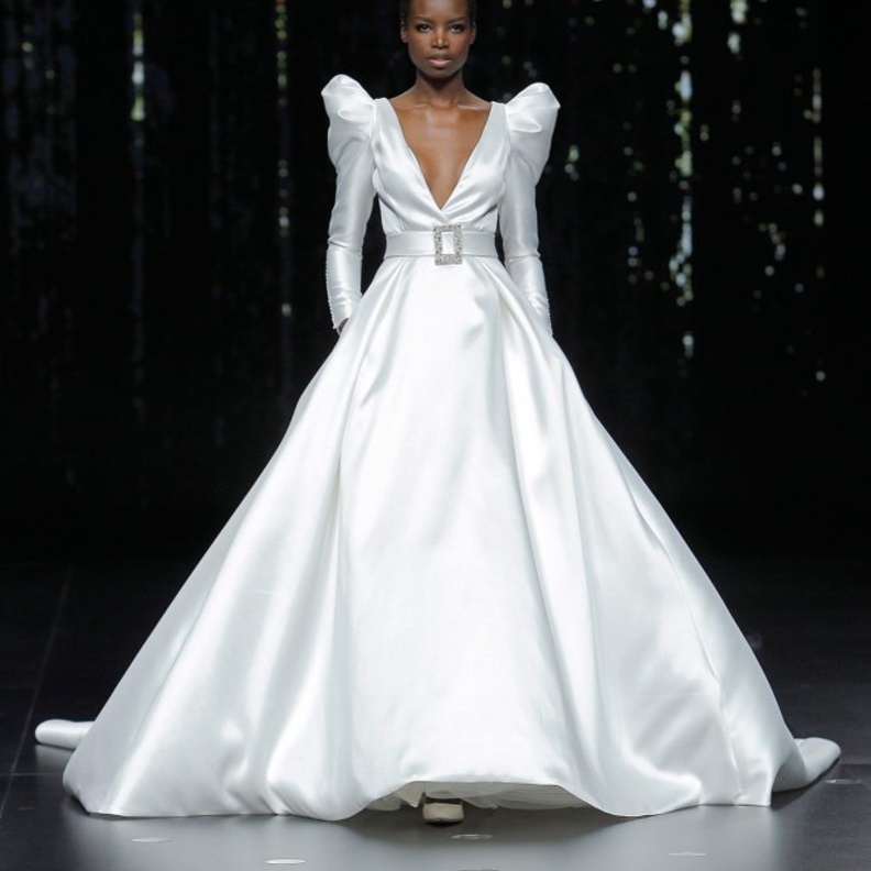  فستان من pronovias.jp