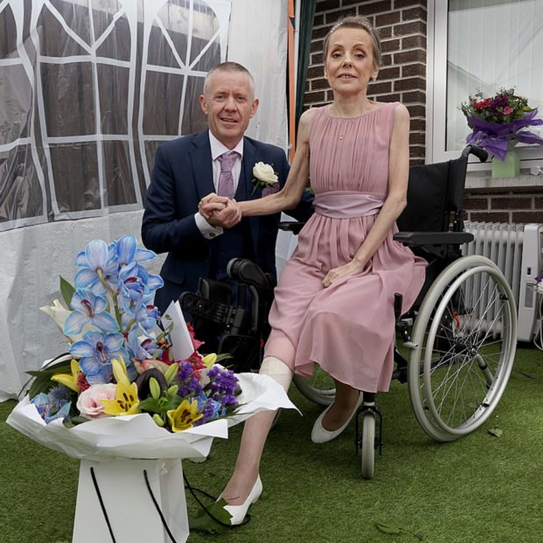 العروس سامنثا و عريسها فرانكي