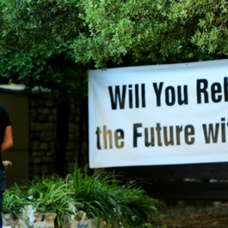 صورة العروسين اثناء طلب اليد