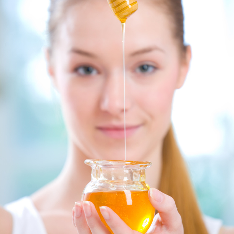 العسل الابيض لا يتم وضعه على المشروبات والاطعمة الساخنة في الرجيم