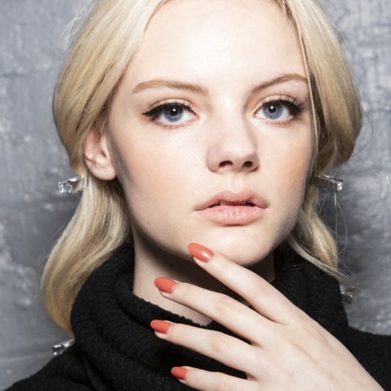 اجمل االوان مناكير خريف 2020 من Mark Fast