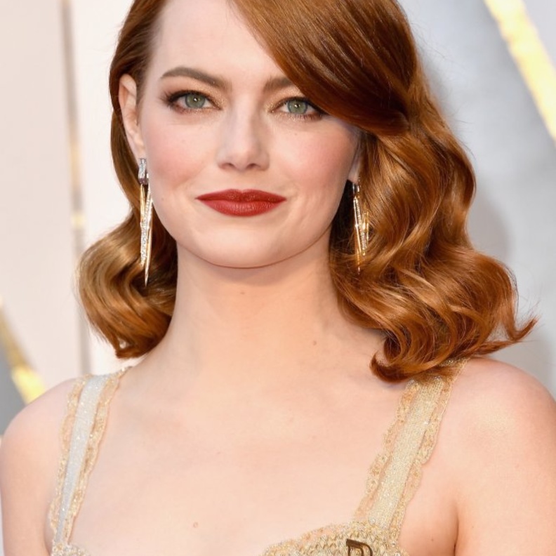 إطلالات النجمات العالميات بالشعر البرتقالي بأسلوب Emma Stone