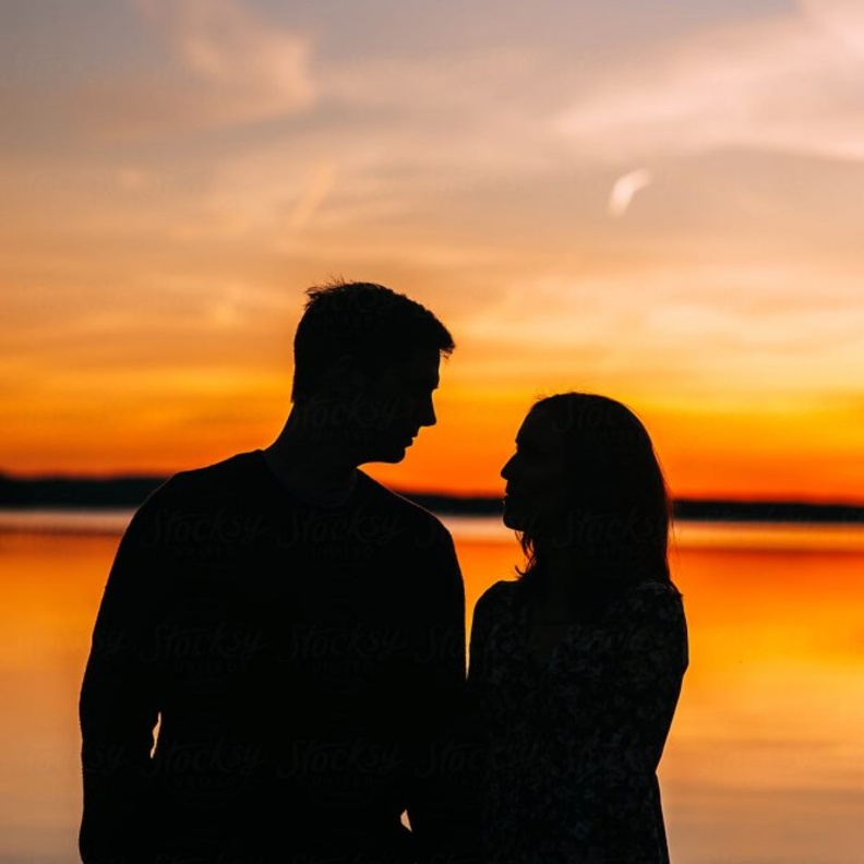 اربع اشارات تدل على علاقة ناجحة مع خطيبك - الاشتياق