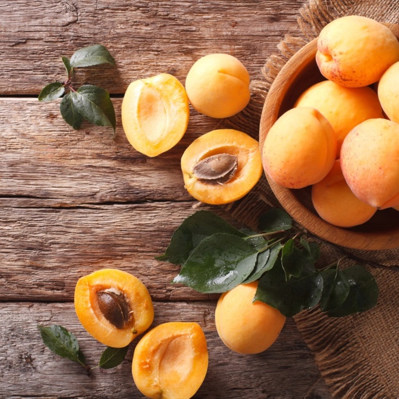 المشمش فاكهة الصيف غنية بالفوائد الصحية والجمالية