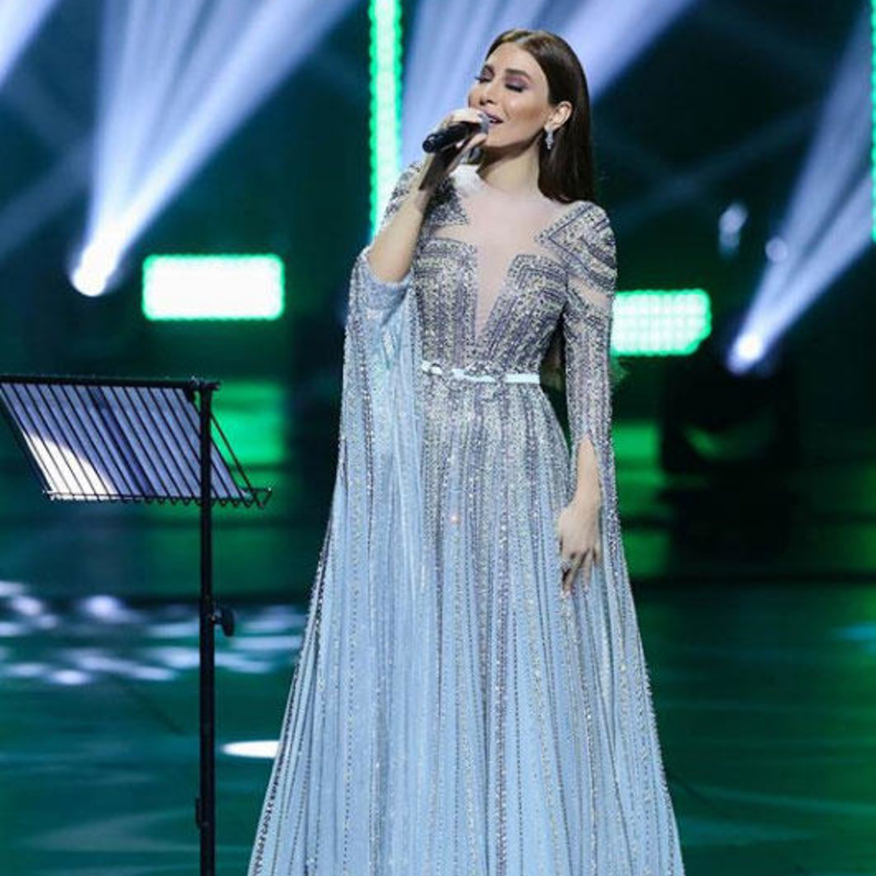  فستان مرصع من يارا