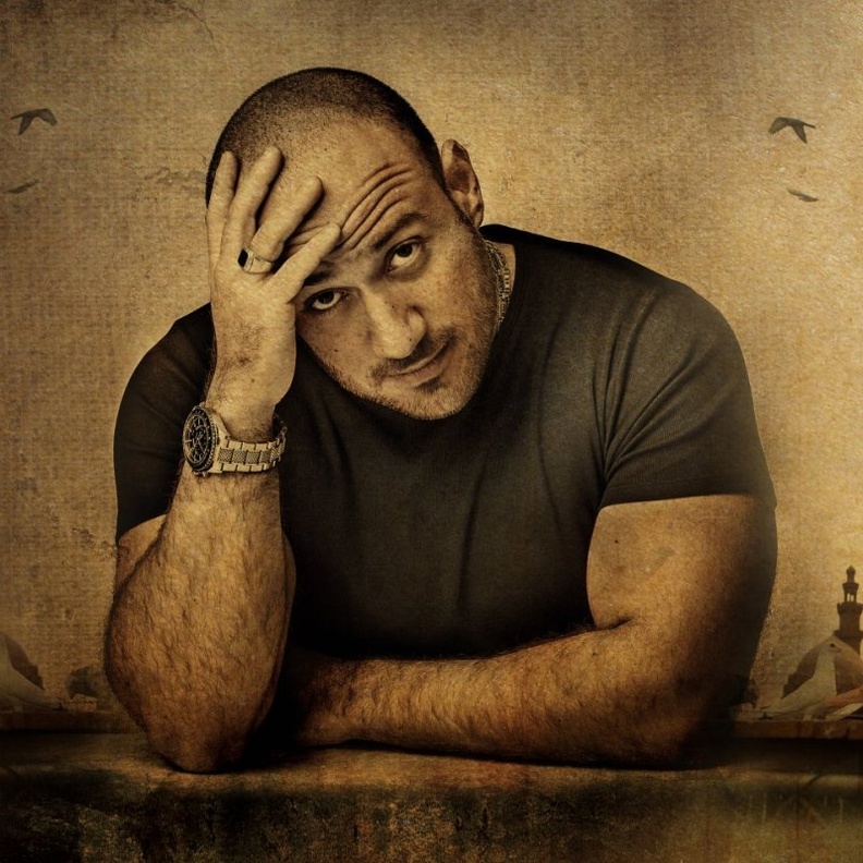 يفضل تصاميم التيشرت السادة والشبابي بأسلوب بسيط